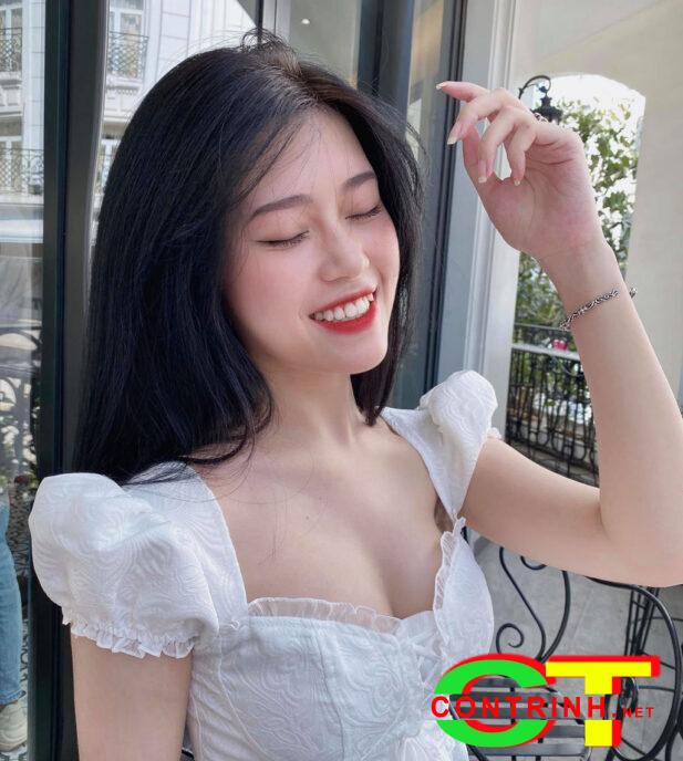 Ảnh chụp Streamer Thủy Tiên thu nhập 100 triệu